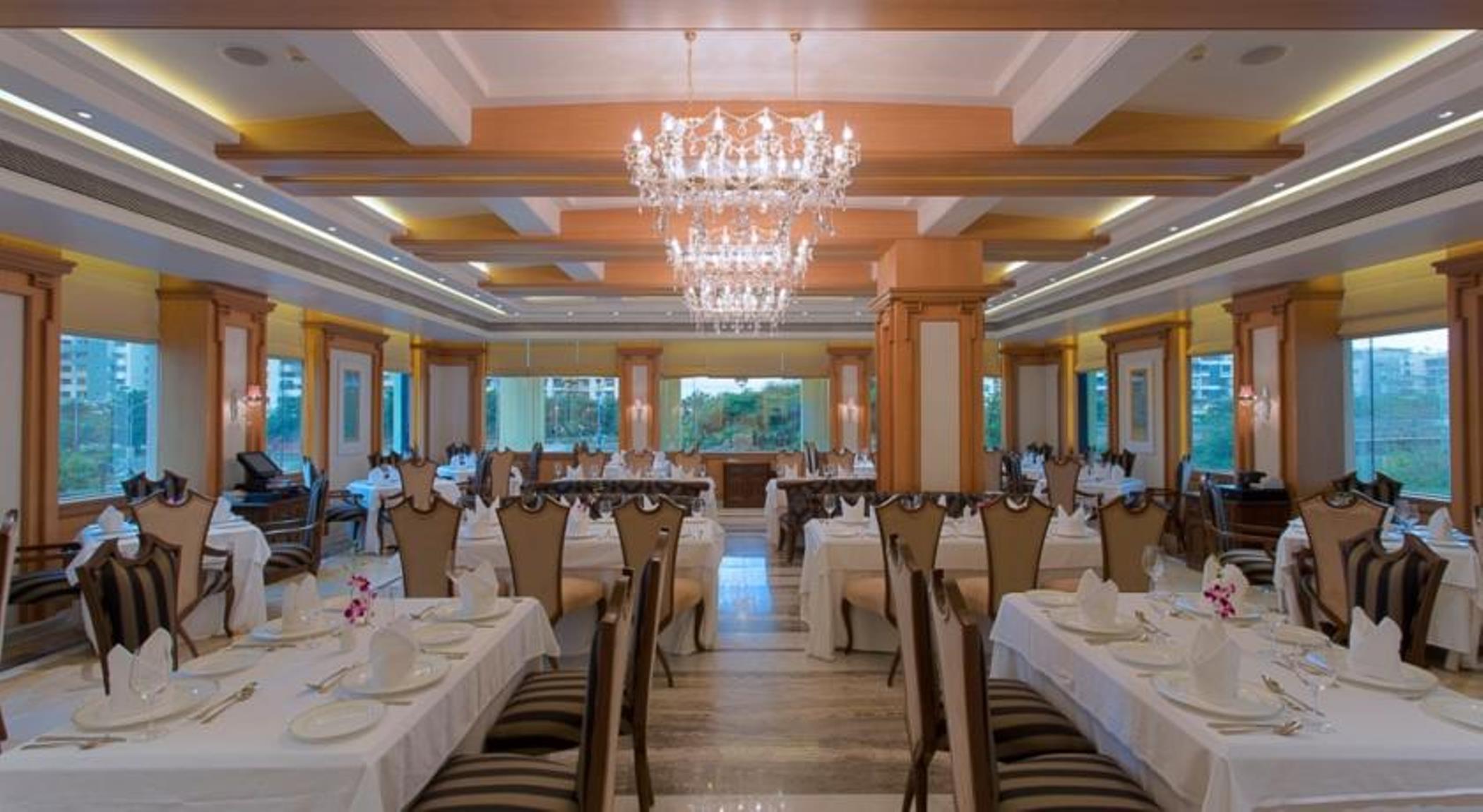 Royal Tulip Navi Mumbai Hotel Eksteriør billede
